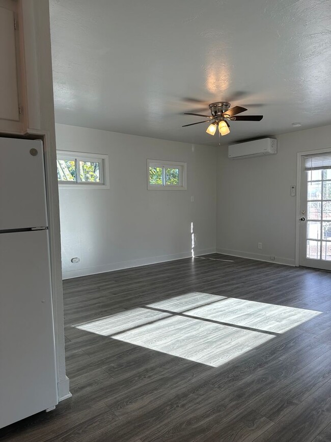 Building Photo - Chestnut-1918/1920