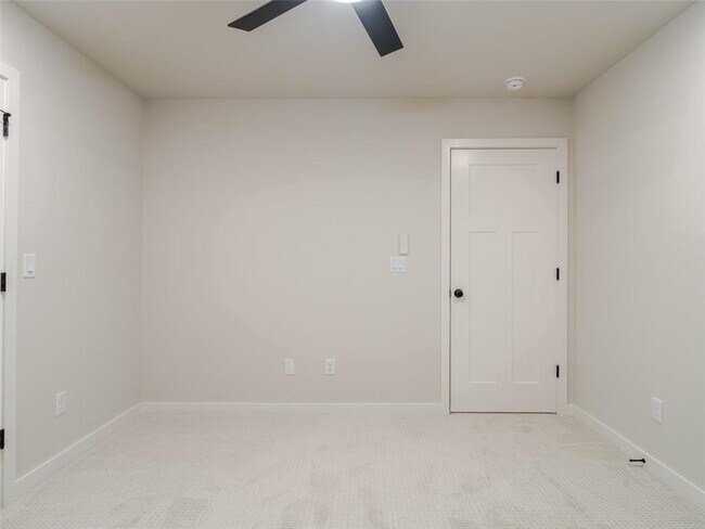 Building Photo - 511 Cosmos St