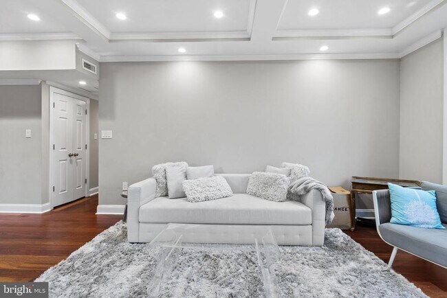 Building Photo - 1901 Walnut St