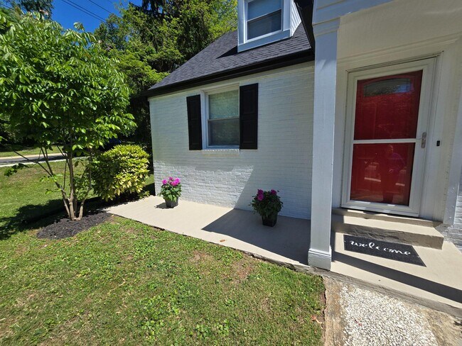 Building Photo - 2209 Quinton Rd