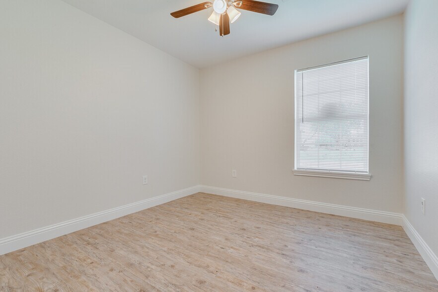 Building Photo - 380 Railroad Ave