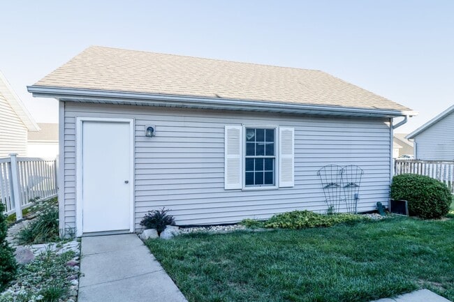 Building Photo - Montgomery- Nova