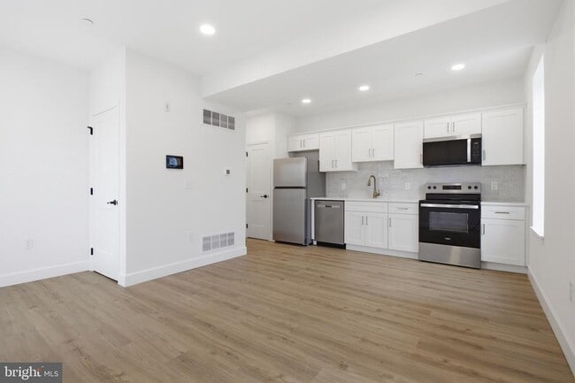 Building Photo - 100 W Front St