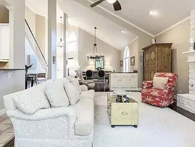 Building Photo - 5607 Courtyard Dr