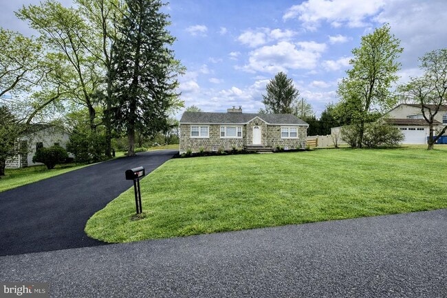 Building Photo - 551 Fern Hill Rd