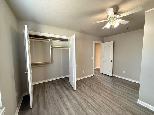 Building Photo - 1808 Lancaster Dr