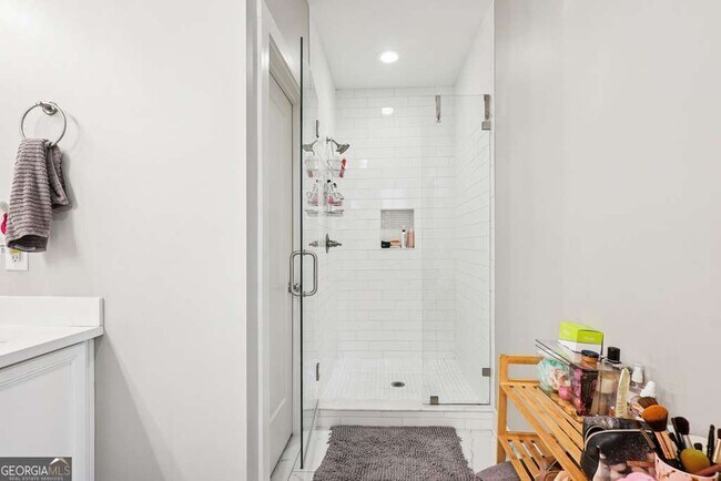 Building Photo - 144 1st Ave NW