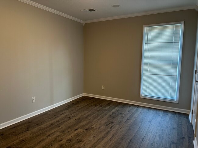 Building Photo - 162 Romie Dr