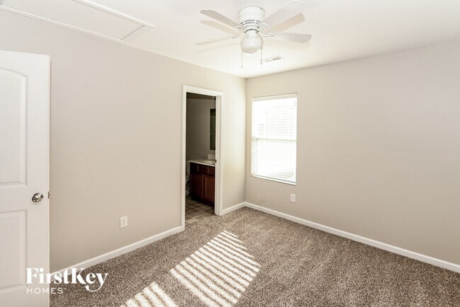 Building Photo - 4194 Broadstairs Dr SW