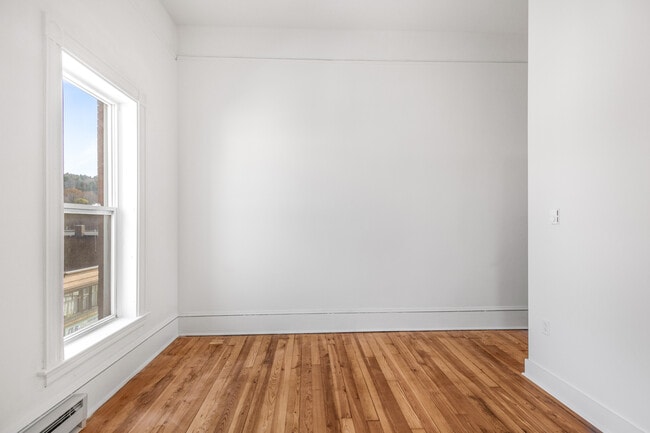 Building Photo - Cates Block