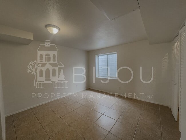 Building Photo - Gold Hill Townhome