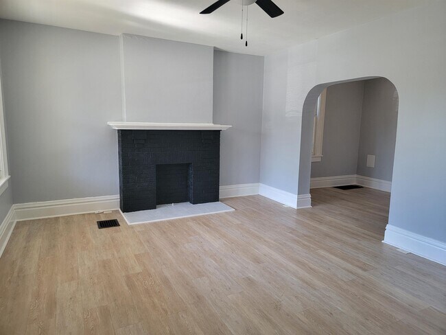 Building Photo - 1106 E Whittier St