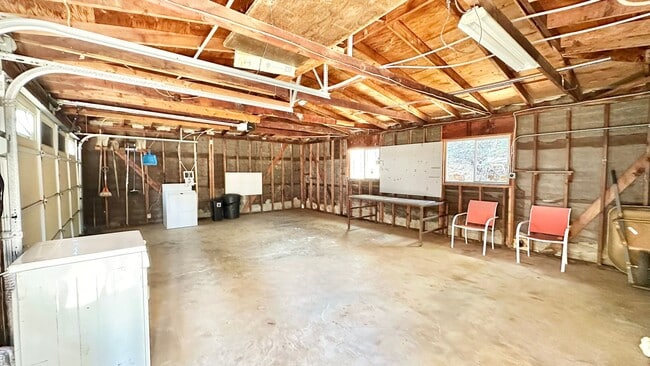 Building Photo - Nicely Updated Country Two-Story Home in t...