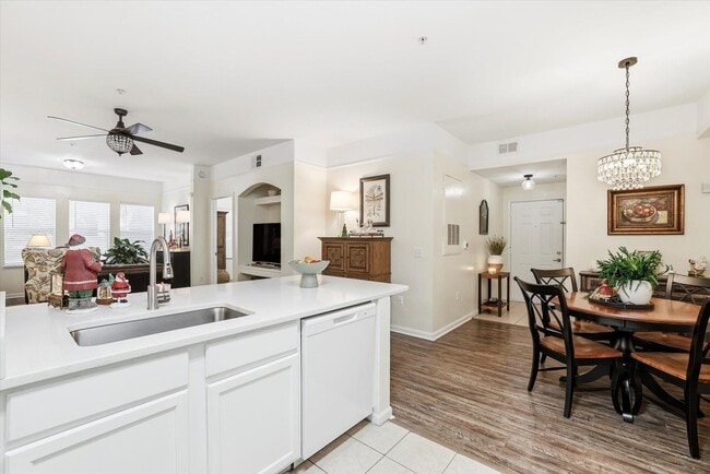 Building Photo - 2801 Chancellorsville Dr