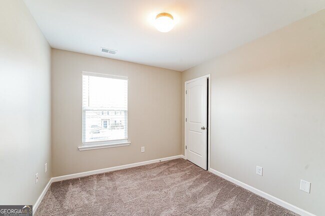 Building Photo - 38 Moss Way