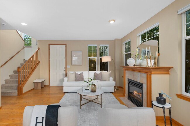 Building Photo - Beautiful End-Unit Townhome in Highland Parc | Water & Sewer Included!- AVAILABLE NOW FOR RENT!!