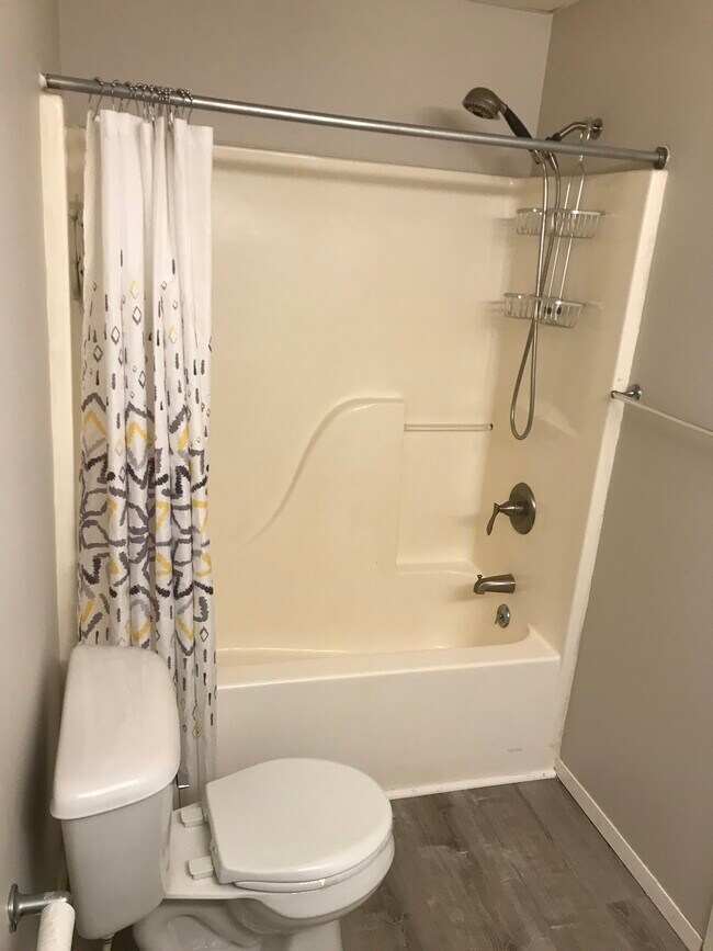 Building Photo - 351 Chicago Rd