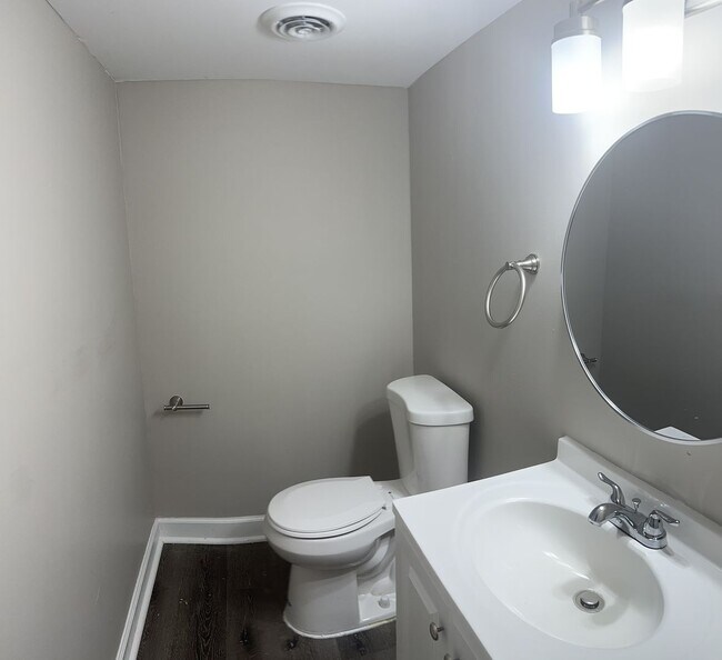 Building Photo - Rehabbed Spacious 3 BR/2.5 BAHouse - Northwoods