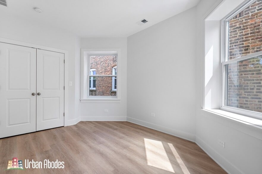 Building Photo - 6423 N Washtenaw Ave