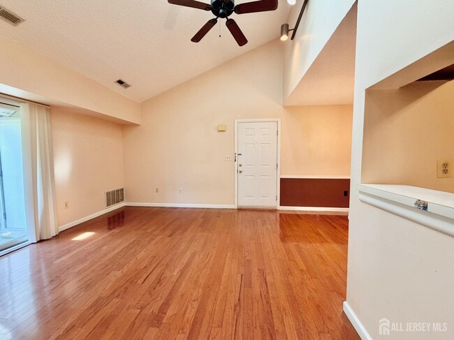Building Photo - 2310 Ravens Crest Dr