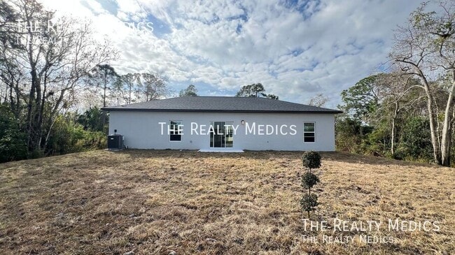 Building Photo - 1651 Welland St SE