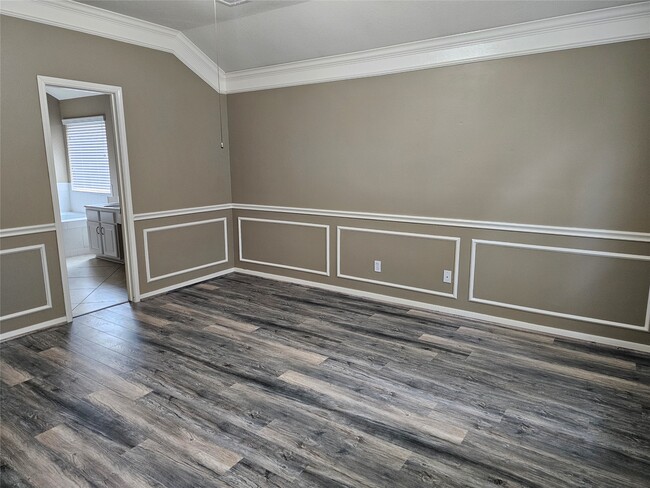 Building Photo - 27182 Kings Manor Dr S