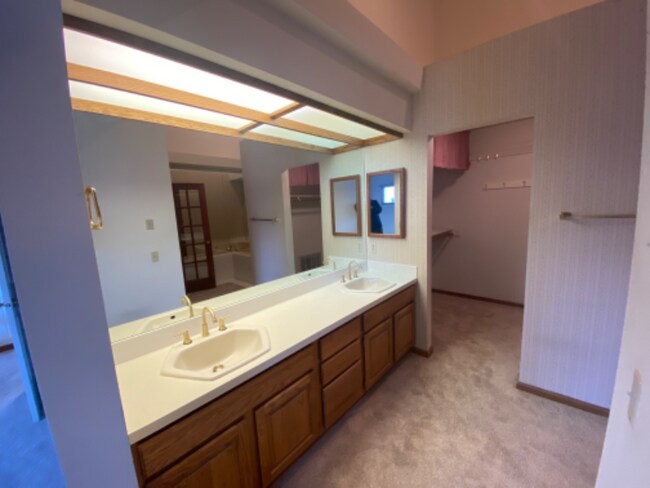 Building Photo - 2814 Brittany Dr