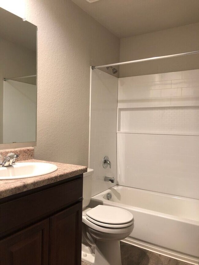 Building Photo - *$99 MOVE-IN SPECIAL* | Three Bedroom | Tw...