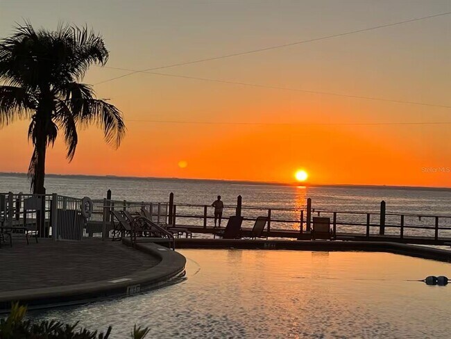Building Photo - 5110 Coquina Key Dr SE