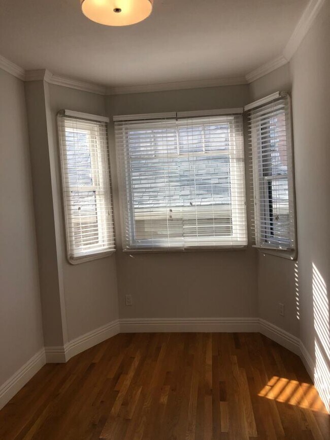 Building Photo - 1 bedroom in Oakland CA 94610