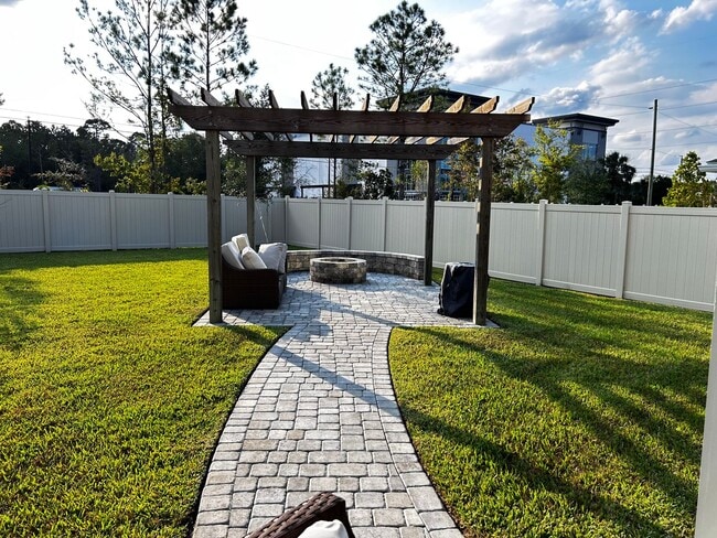 Building Photo - ? Immaculate 4 Bedroom, 3 Bath Home in Sto...