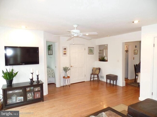 Building Photo - 1821 Pimmit Dr