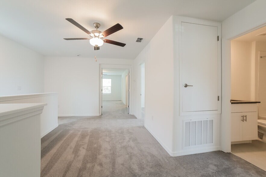 Building Photo - 7230 Spring Snowflake Ave