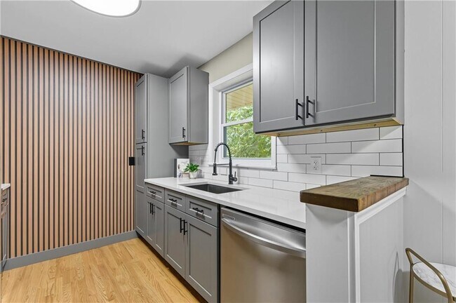 Building Photo - 1181 Starline Dr
