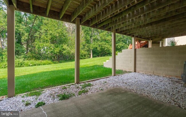 Building Photo - 2074 Yorktown S