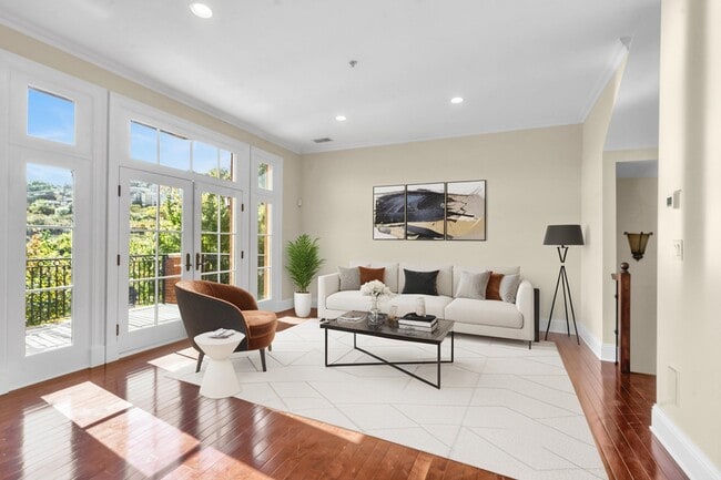 Building Photo - 17 Moorings Ln