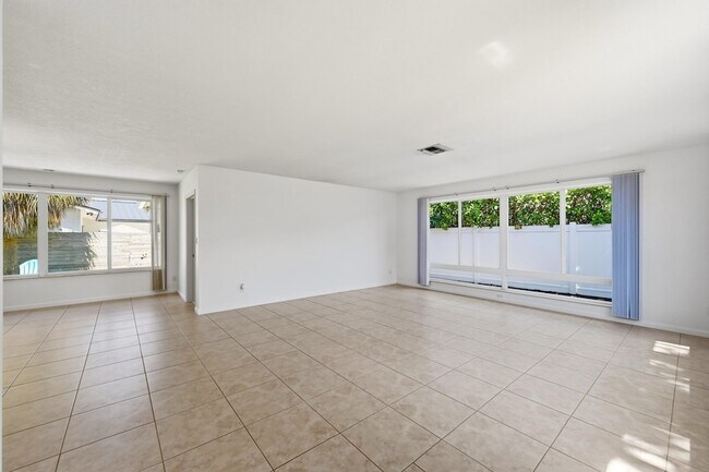 Building Photo - 4454 W Tradewinds Ave