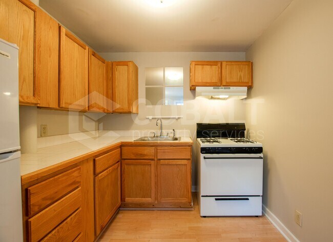Building Photo - 674 Somerset Terrace NE