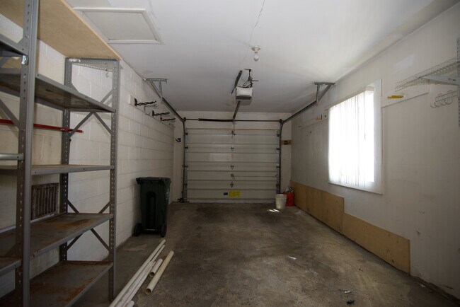 Building Photo - 253 W Golfview Terrace