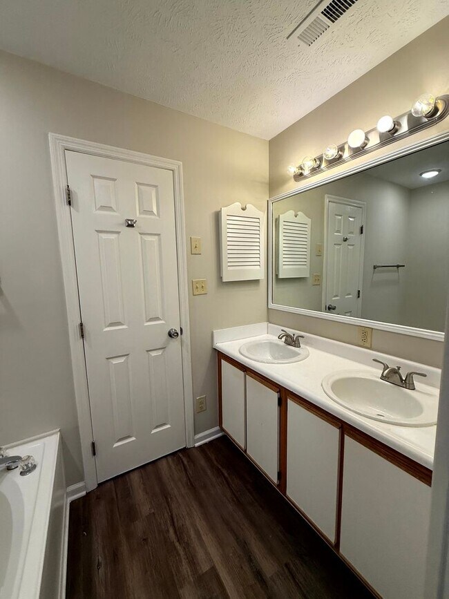 Building Photo - 301 Warton Ln