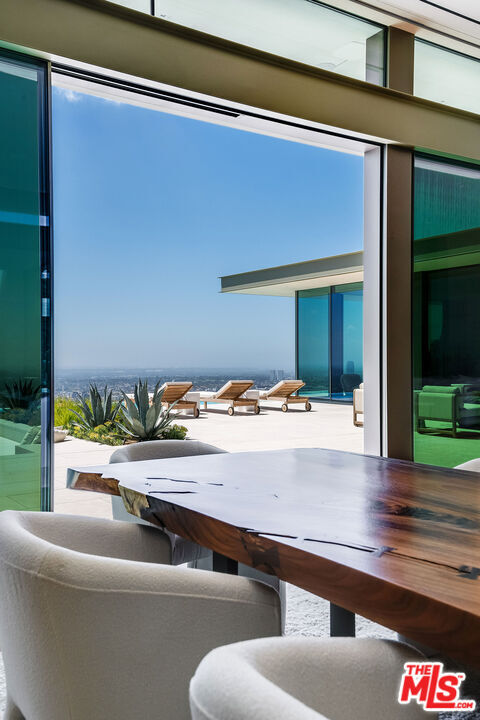 Building Photo - 9016 Thrasher Ave