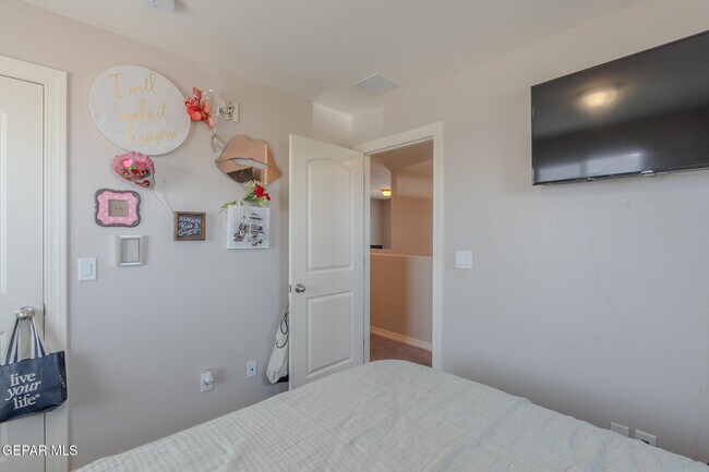 Building Photo - 305 Del Palmar