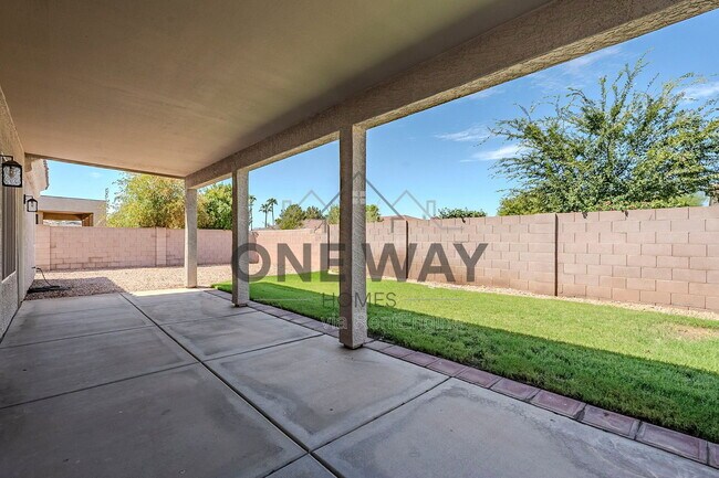 Building Photo - 760 N Swan Dr