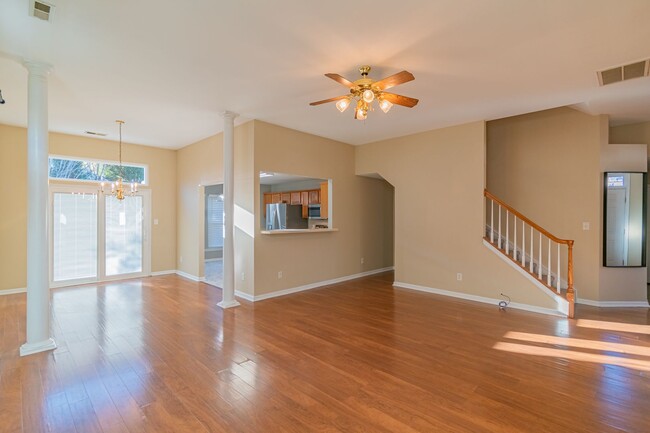 Building Photo - Lovely 2 car garage home in Charlotte