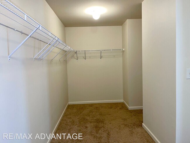 Building Photo - 4 br, 2.5 bath House - 2700 Feldspar Way