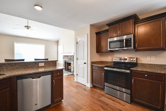 Building Photo - Pet Friendly Three Bedroom!