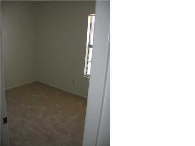 Building Photo - 475 Lake Ave