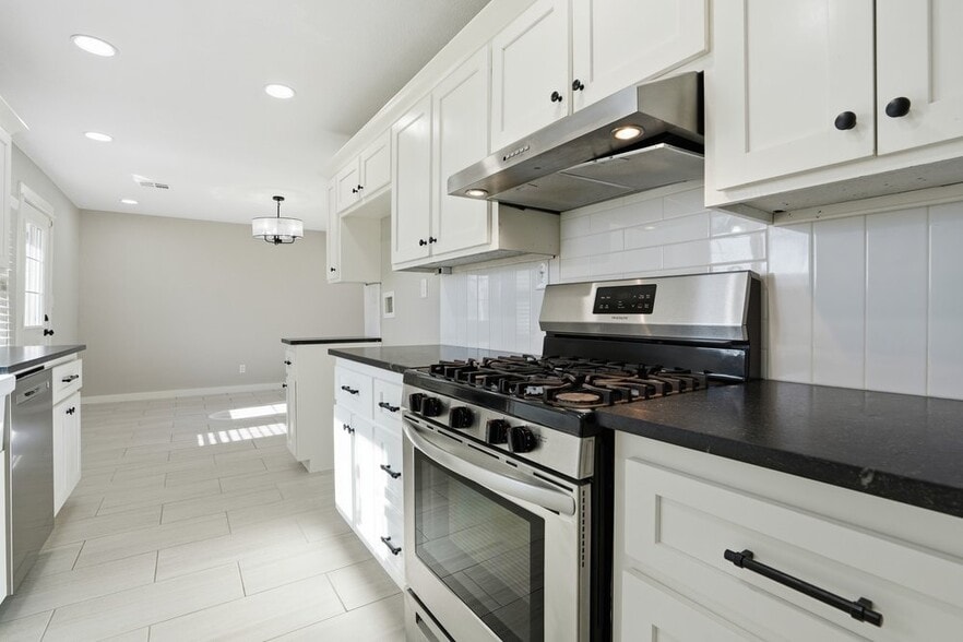 Kitchen - 14548 W 19th St S