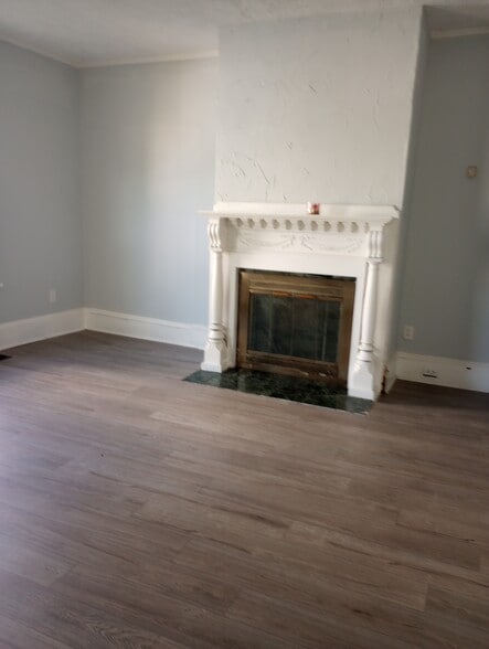 Building Photo - 410 Linden Pl