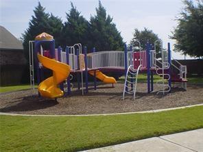 Building Photo - 8572 Davis Dr